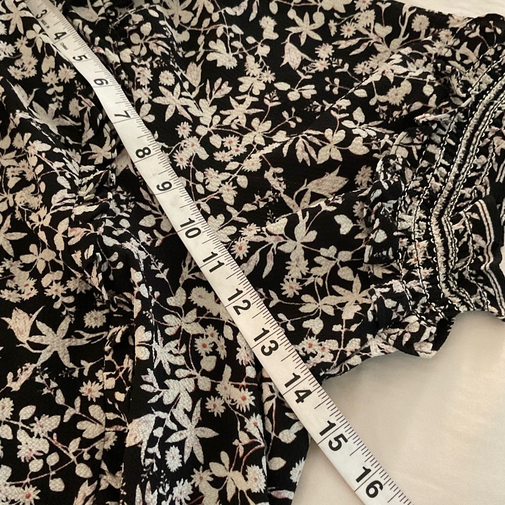 Chic Black and White Patterned Maxi Dress - Picture 10 of 12